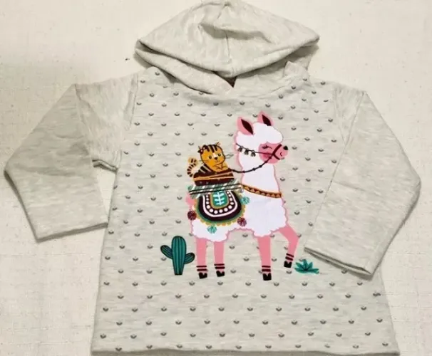 Blusa Kyly de Moletom com Capuz Estampada Lhama com Aplique