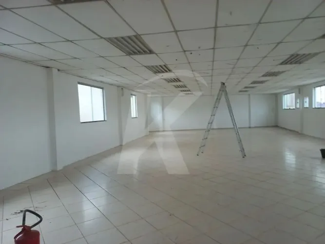 Sobreloja para Locação - 344m², Vão Livre de 310m², 2 Vestiários e Banheiros