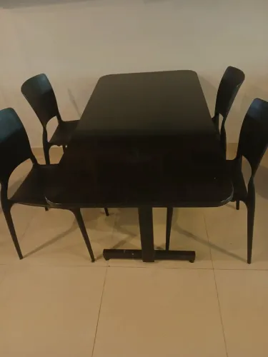 Mesas em granito cor preta com 1.40 x70 com base em ferro  cada 600 reais