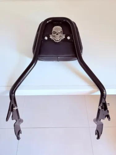Sissy Bar + Grelha - Harley-Davidson (encaixe rápido)
