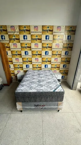 "Conforto e Durabilidade: Conjunto Box Casal com Molas Ensacadas e Revestimento em Poliést