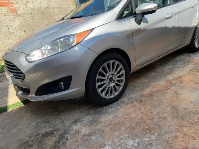 Ford Fiesta Sedan Titanium 1.6 16V Flex  automático 2015