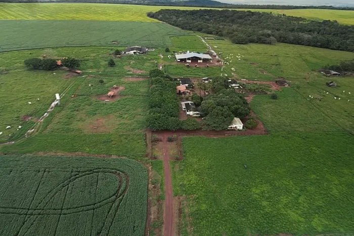 Fazenda 3.150 hec em primavera leste,1.880 abertos argila 12 a 18%  entrada + 7 anos iguai