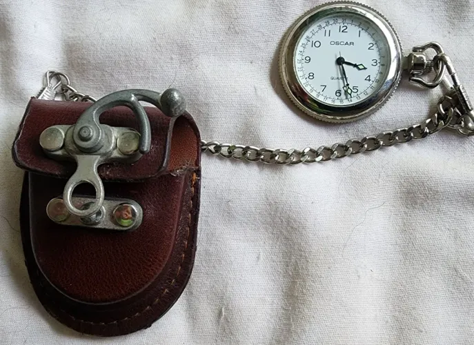 Relógio de bolso Oscar com corrente e estojo