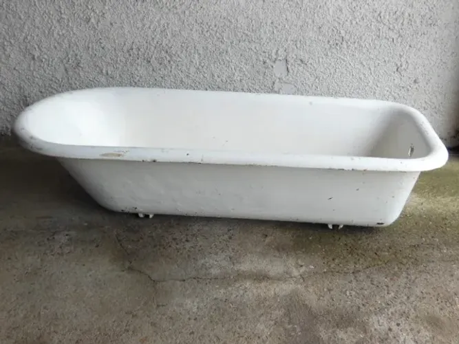 Antiga Banheira Vitoriana Esmaltada - Está Sem os Pés