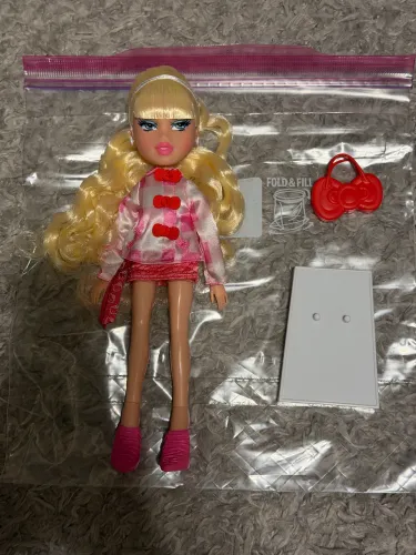 BRATZ HELLO KITTY CLOE