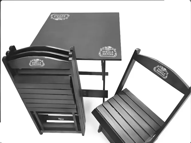 Conjunto Stella Artois - Mesa e 4 Cadeiras Dobráveis
