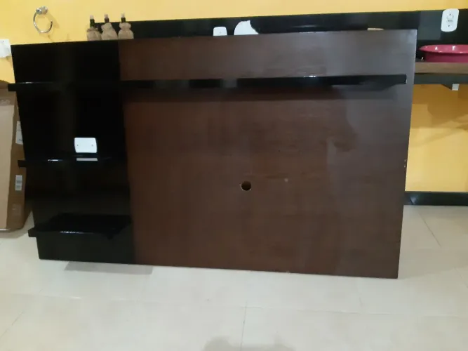 Rack para TV em madeira marrom e preto