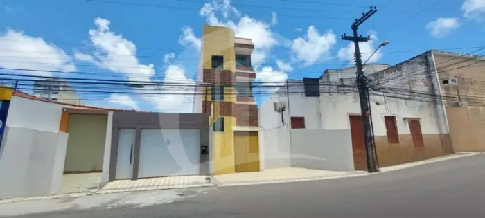 Prédio Comercial com 8 Salas, localizado no Centro