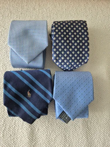 Kit com 4 Gravatas Elegantes - Sofisticação e Estilo!