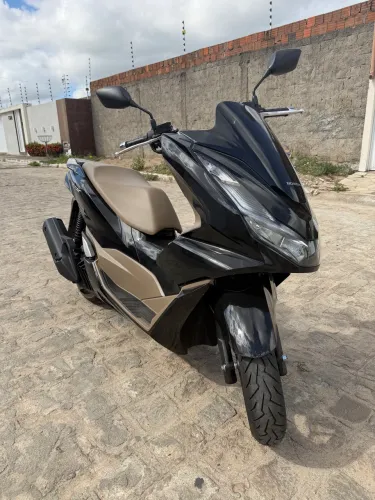 PCX DLX 2026