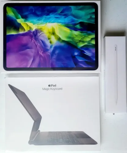iPad Pro 11 1TB + Magic Keyboard + Apple Pen (TUDO NOVO LACRADO)