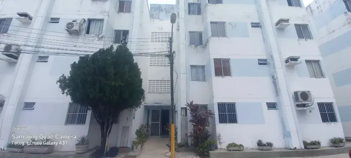 Apartamento com 2/4 a venda no Poço