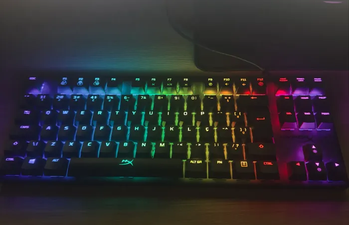 Teclado Mecânico Gamer Alloy Origins Core HyperX Preto - Switch Blue Layout BR