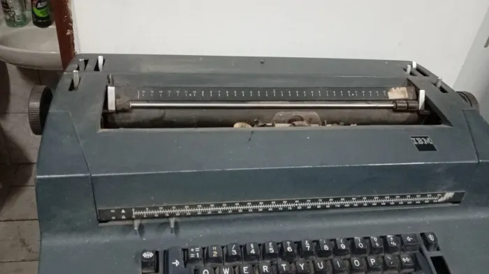Máquina de escrever IBM antiga