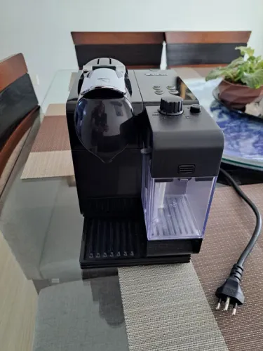 Máquina de Café Nexpresso Lattissima Usada