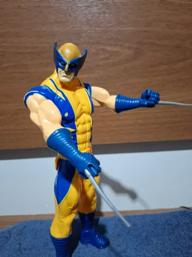 Wolverine MARVEL X-MEN +2 garras 30cm Hasbro Articulado