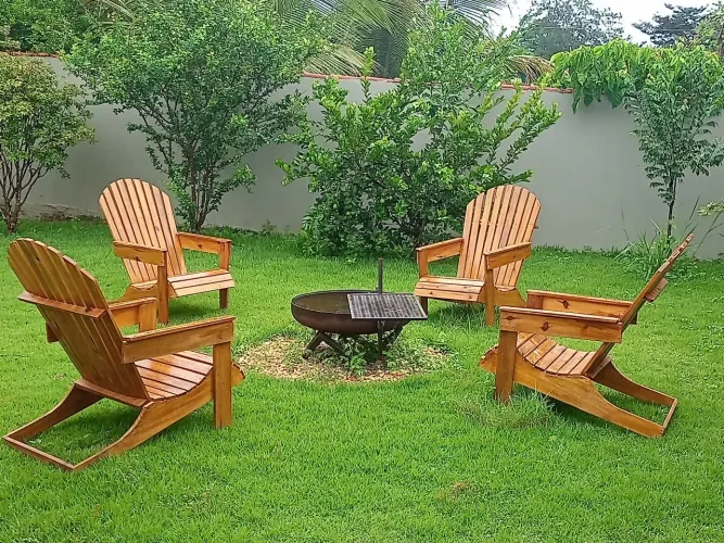 Fabricamos por encomenda. Poltronas pavão em pinus