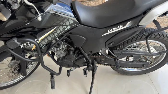 Lander 2021 - com proteção de carenagem 