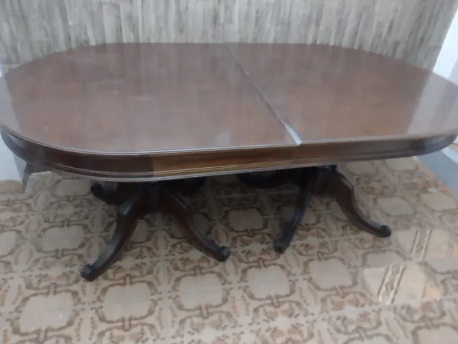 Antiga mesa de jantar extensível anos 60.