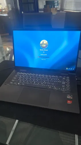 Vendo Notebook HP Envy X360 15-fh0013dx AMD Ryzen 5 7530U 256GB SSD 8GB RAM