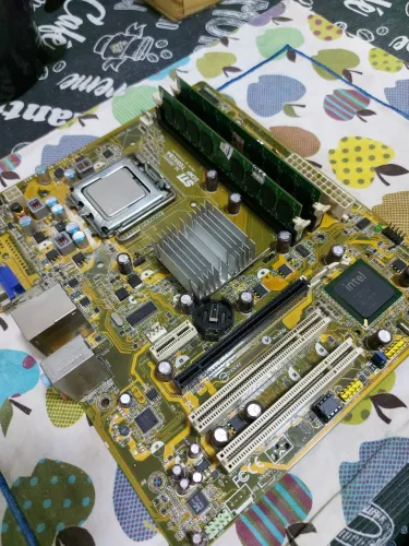 Placa-mãe Pegatron IPM31 + Core 2 Duo + 4GB DDR2
