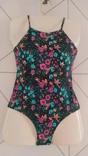 Maiô de Praia Floral Elegante
