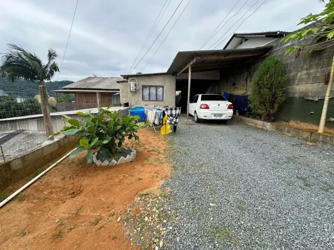 Casa e 3 Kitnets à Venda  Bairro Vila Germer