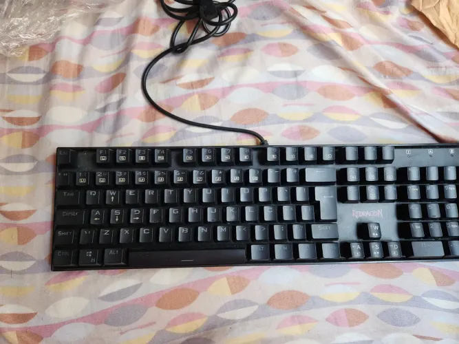Teclado redragon mitra switch brown - usado cor vermelha