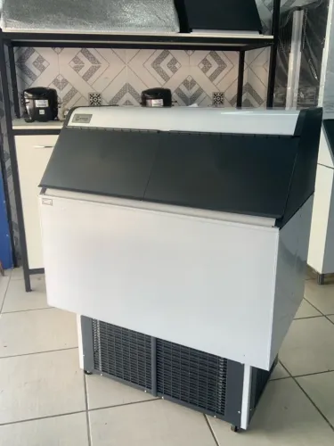 Máquinas de Gelo em Cubo ideal par bares, restaurantes, eventos e etc