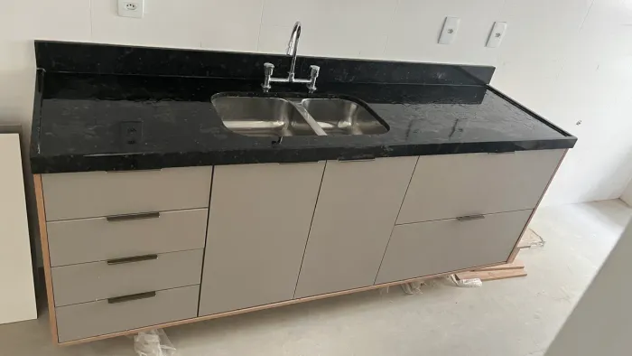 Bancada mármore e armário planejado 2,06m x 0,60 largura 