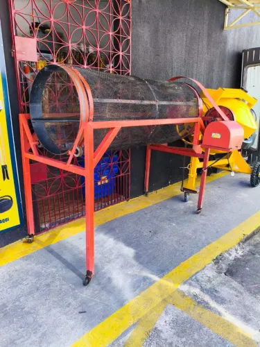 ....Peneira Elétrica 2 MT usada $ 2.700.....