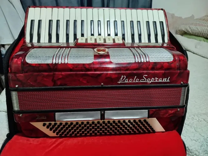 Acordeon Paolo soprani 120 baixos