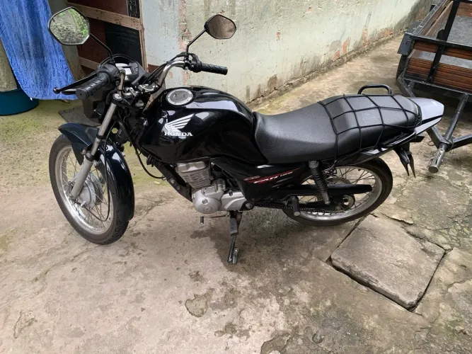 Troco moto muito conservada, troco por carro (em boas condições)