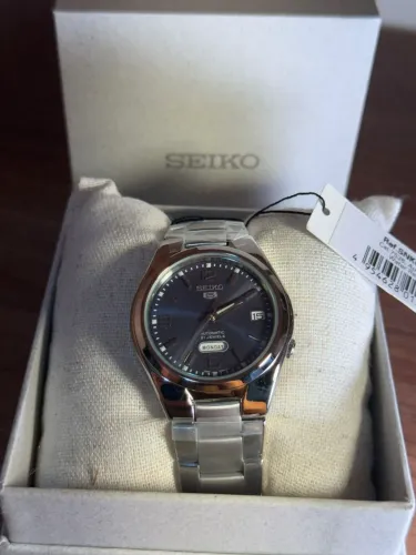 Seiko 5 bracelete integrado