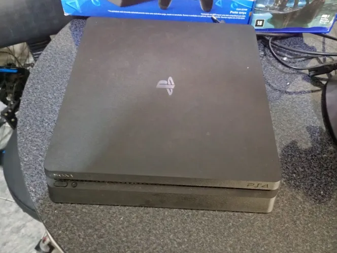 Ps4 slim 1T  2 controles 