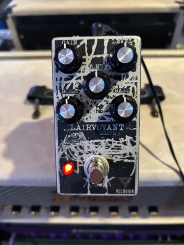 Pedal Velouria CLAIRVOYANT 100%, overdrive versátil.