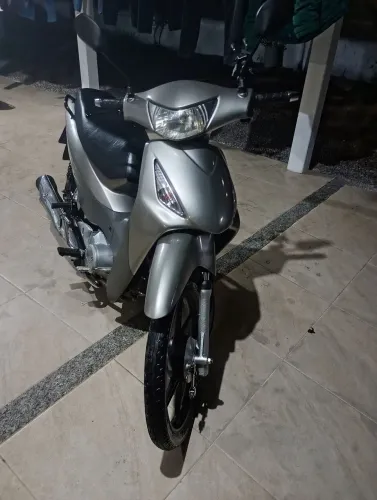 Vendo Honda Biz em ótimo estado de conservação.