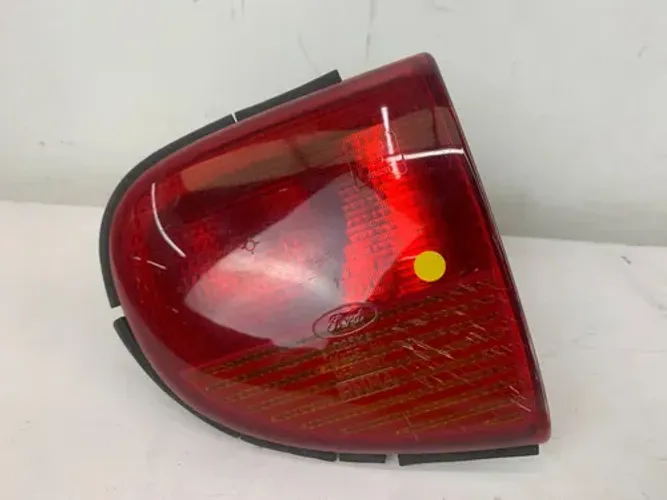 Lanterna Esquerda Tampa Traseira Escort Hatch 1997 2003 Det Esquerdo/motorista Vermelho