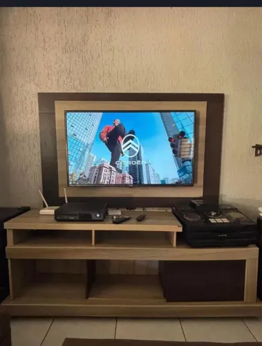 Vende se rack com painel