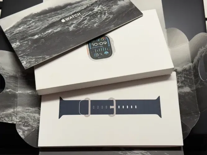 Apple Watch Ultra 2 | Natural Titanium | Pulseira Blue Ocean | Bateria 95%