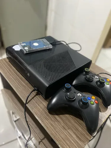 Xbox 360 super slim desbloqueado.