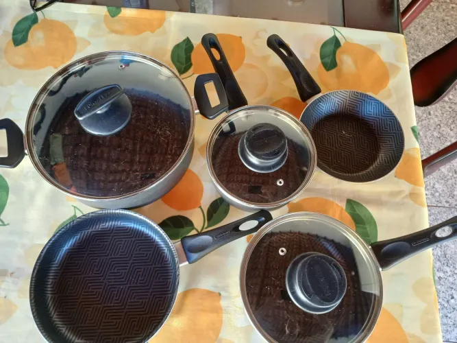 Panelas de teflon usadas