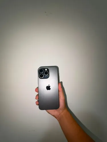 iPhone 15 Pro Max - Bateria 85% - 100% Original + Brindes + Garantia