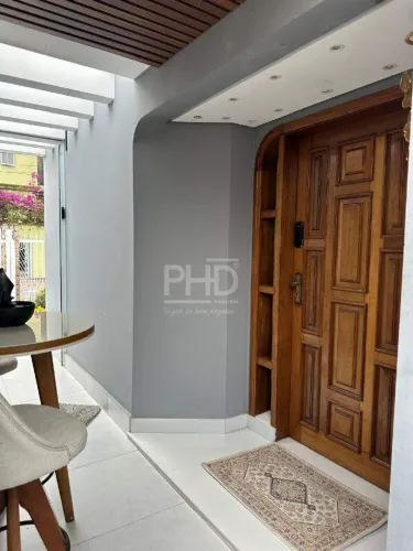 Sobrado à Venda, com 340m², 6 Quartos, 4 Suítes, 1 Lavabo, 6 Vagas, Espaço Gourmet, Bairro