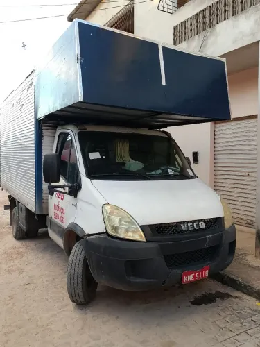 Caminhão Iveco 70c16  baú 