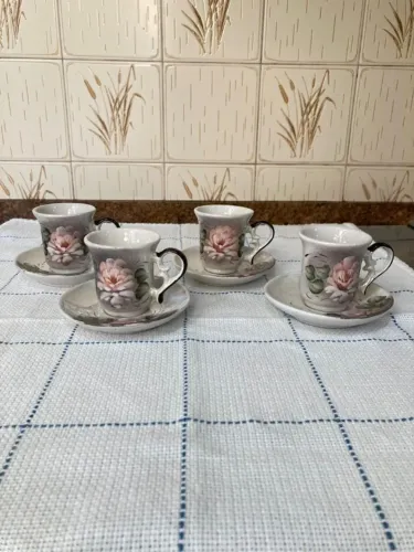 Xícaras café em porcelana pintada à mão - 4 unidades