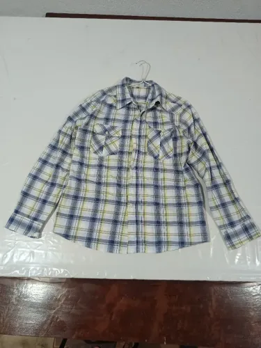 Camisas masculinas sociais.