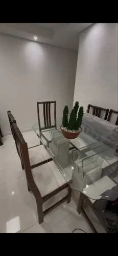 Mesa com 6 cadeiras + buffet aparador