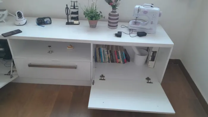 Rack / Aparador Branco com Portas, Gaveta e Nicho - Excelente Estado